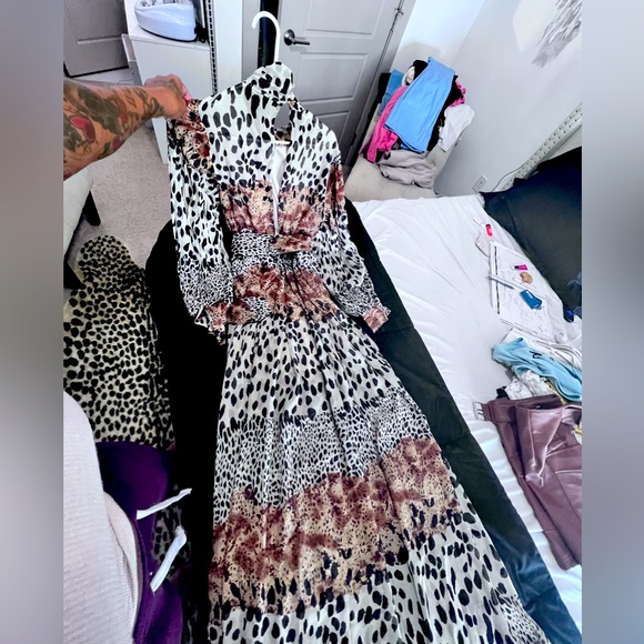 Dresses & Skirts - Flowey Cheetah Dress
